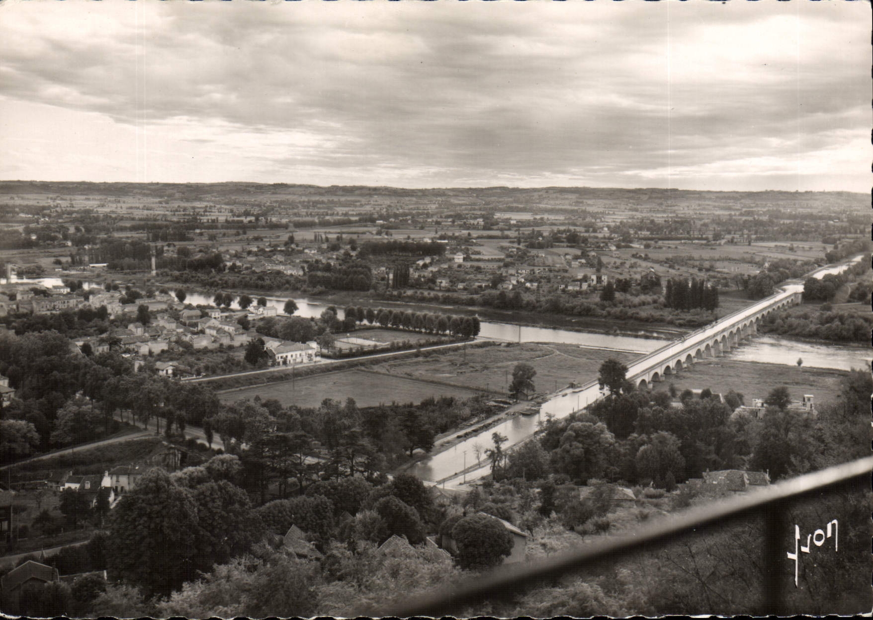 CPSM Agen Vue Des Coteaux La Garonne Et Le Pont Canal