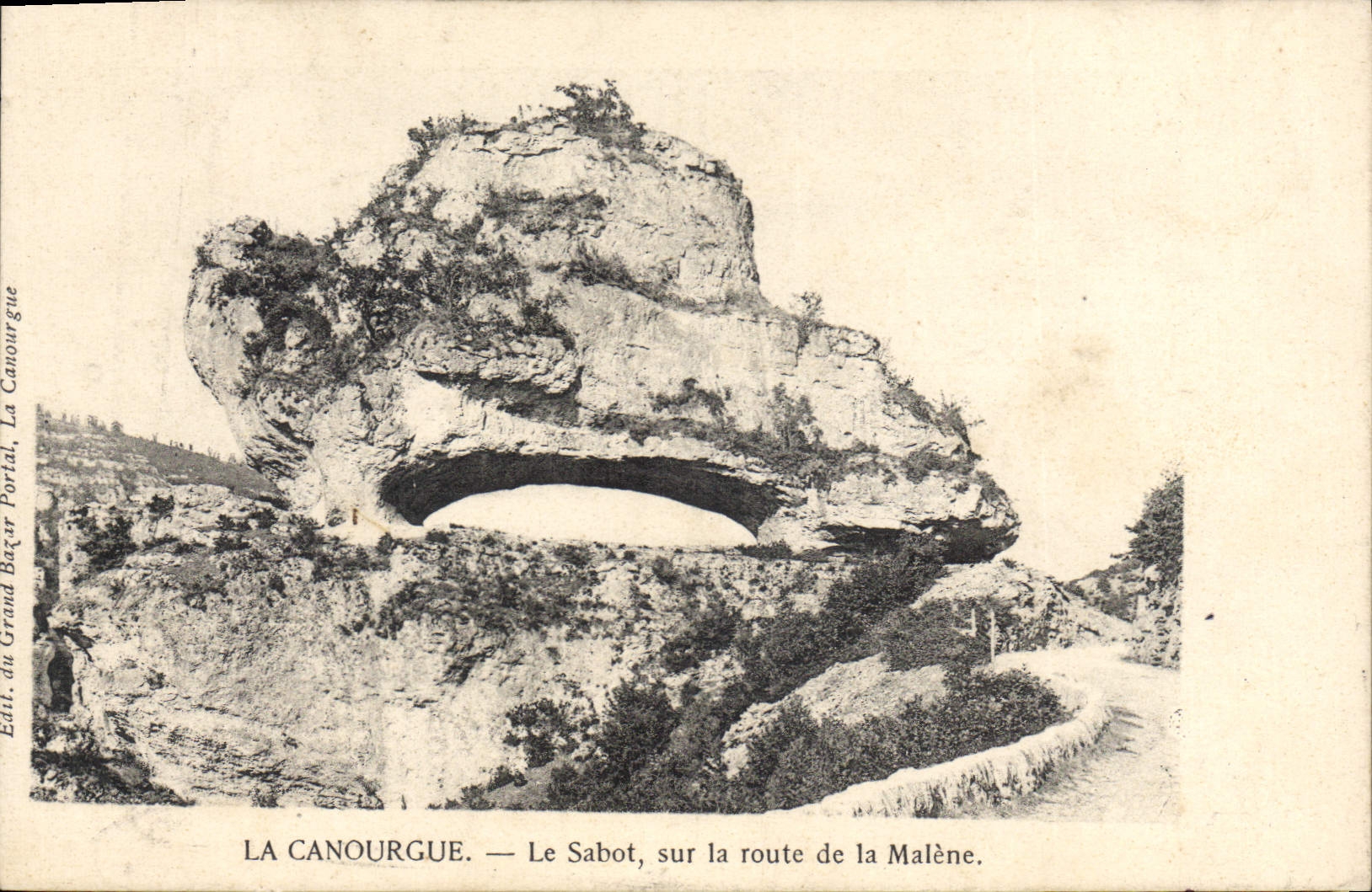 CPA La Canourgue Le Sabot Sur La Route De La Malene