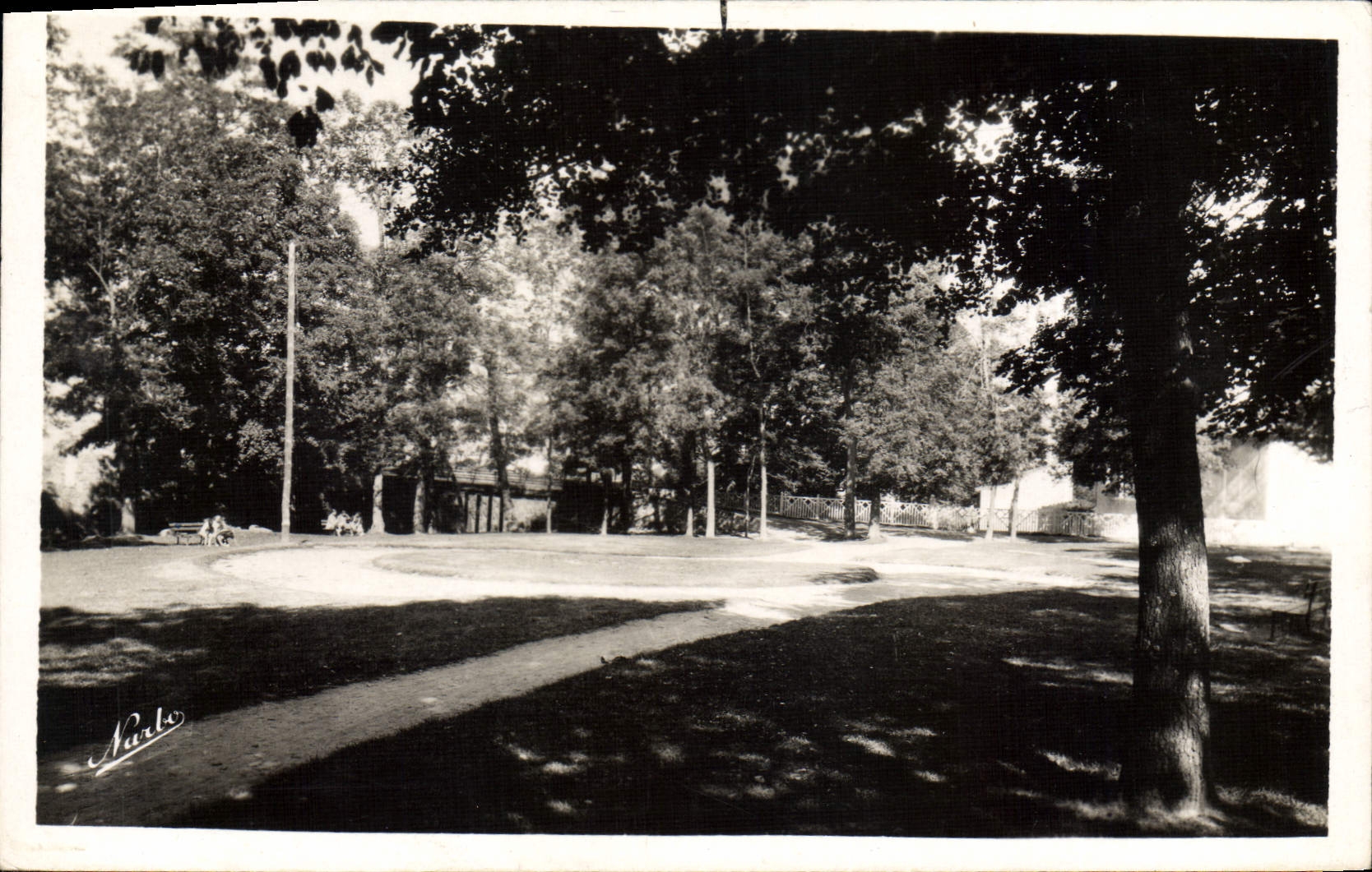 CPA Langogne Centre Touristique Jardin Public