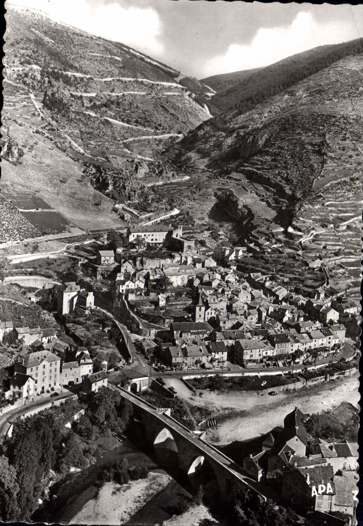 CPSM En Parcourant Les Gorges Du Tarn Vue Generale De Ste Enimie