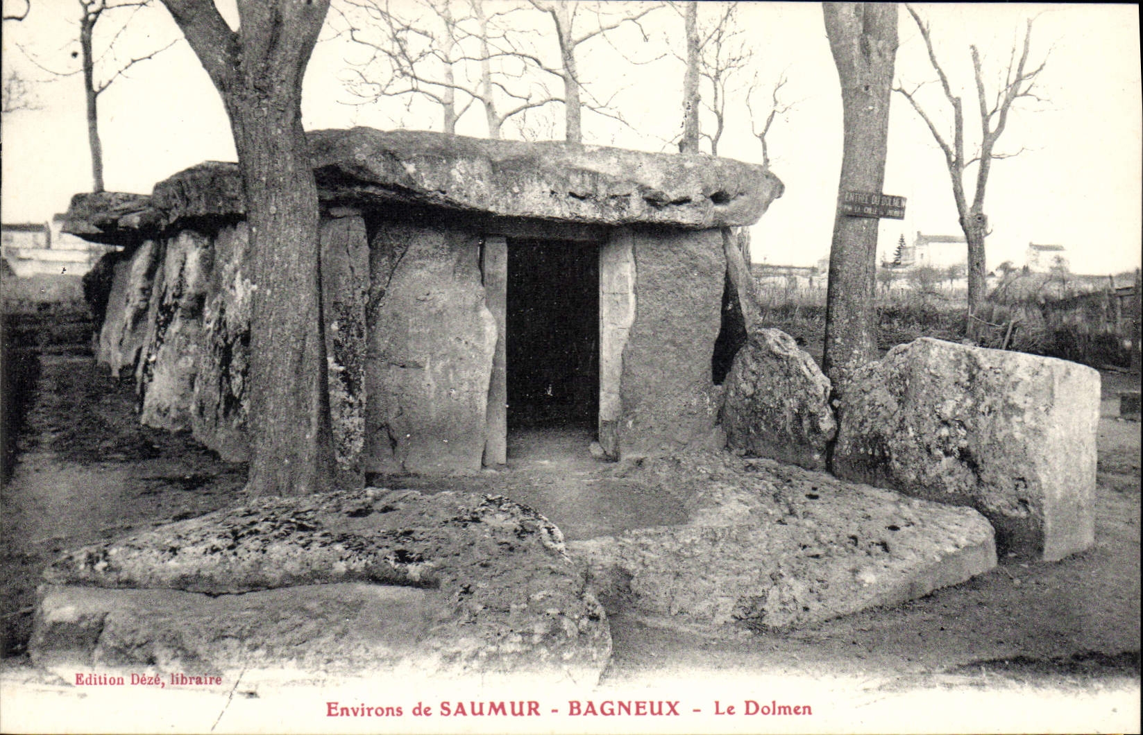 CPA Saumur Bagneux Le Dolmen
