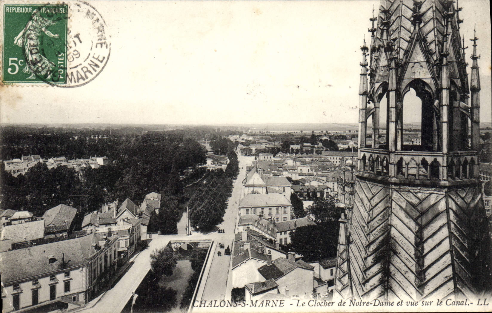 CPA Chalons Sur Marne Le Clocher De Notre Dame Et Vue Sur Le Canal