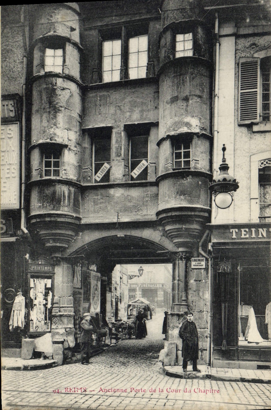 CPA Reims Ancienne Porte De La Cour Du Chapitre