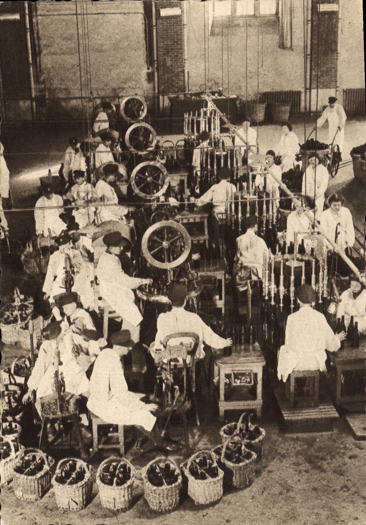 CPSM Champagne Pommery Greno Reims Le chantier de tirage