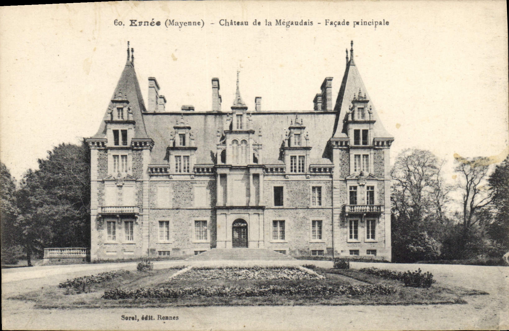 CPA Ernee Chateau De La Megaudais Facade Principale