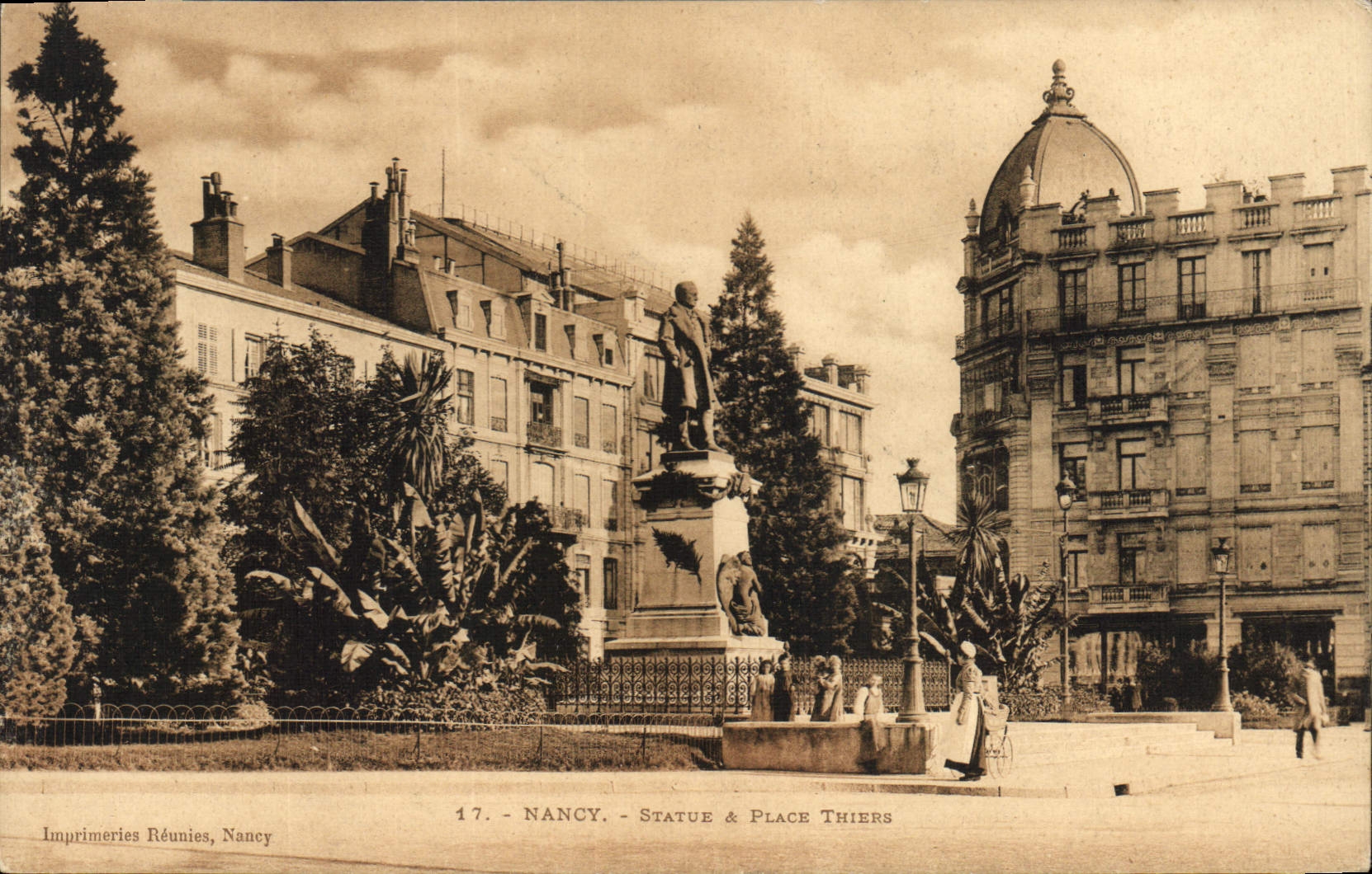 CPA Nancy Statue et Place Thiers