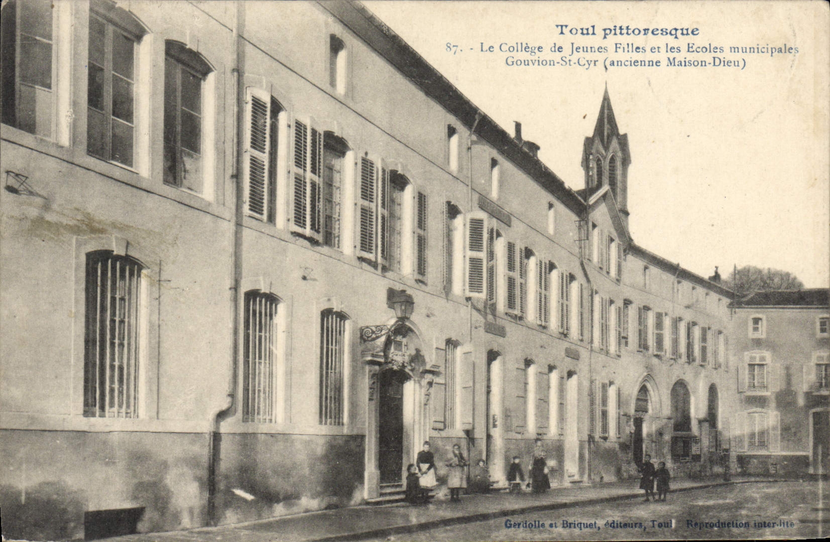 CPA Toul Pittoresque Le College De Jeunes Filles Et Les Ecoles Gouvion St Cyr