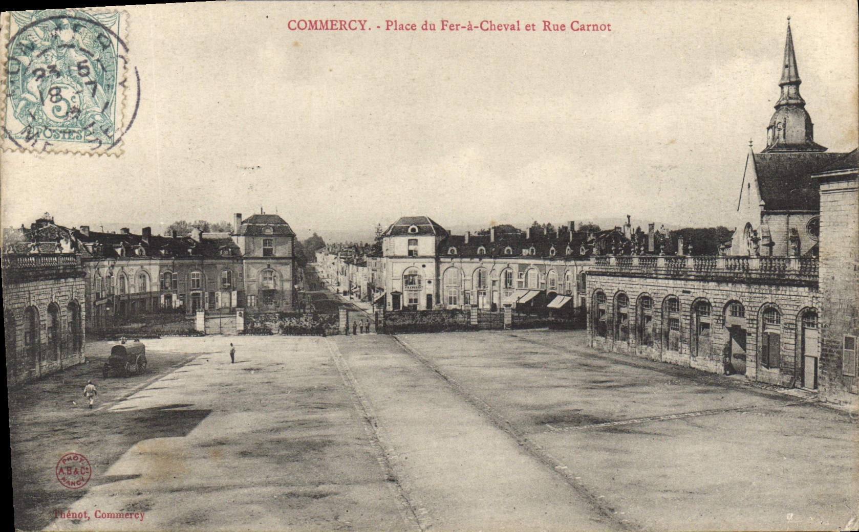 CPA Commercy Place Du Fer A Cheval Et Rue Carnot