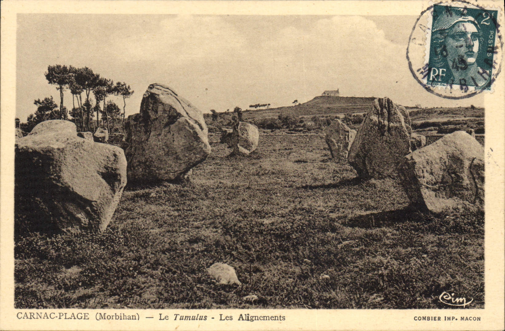 CPA Carnac Plage Le Tumulus Les Alignements