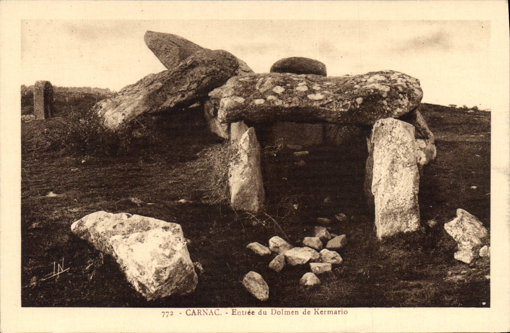 CPA Carnac Entree Du Dolmen De kermario
