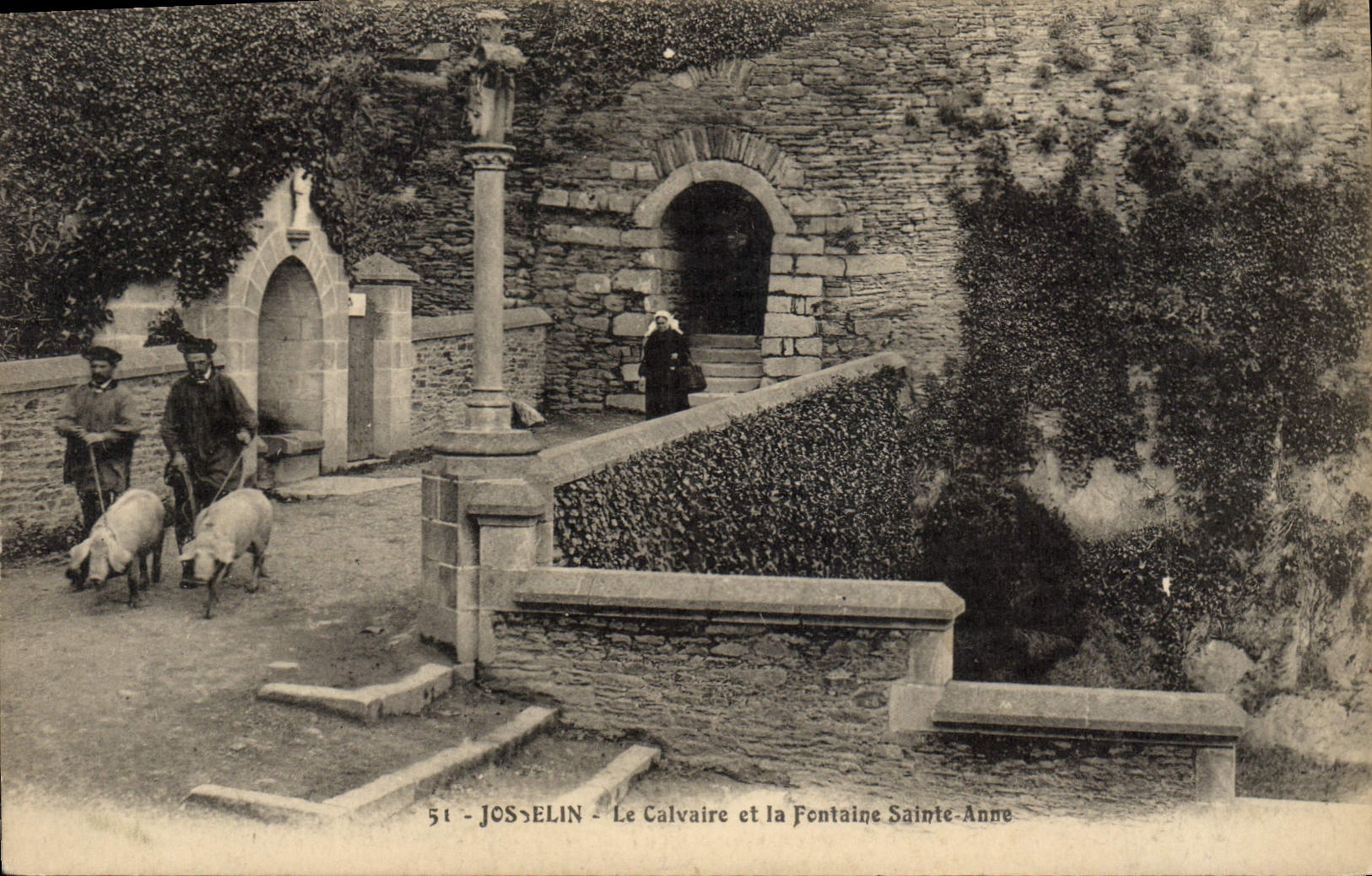 CPA Josselin Le Calvaire Et La Fontaine Sainte Anne
