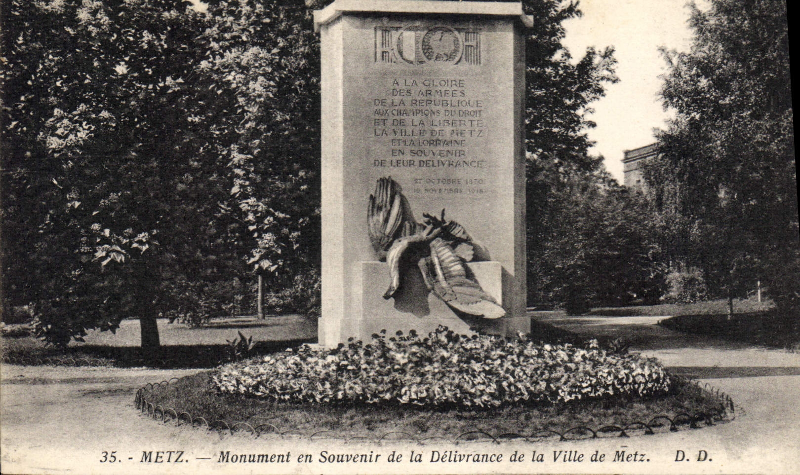 CPA Metz Monument En Souvenir De La Delivrance De La Ville De Metz