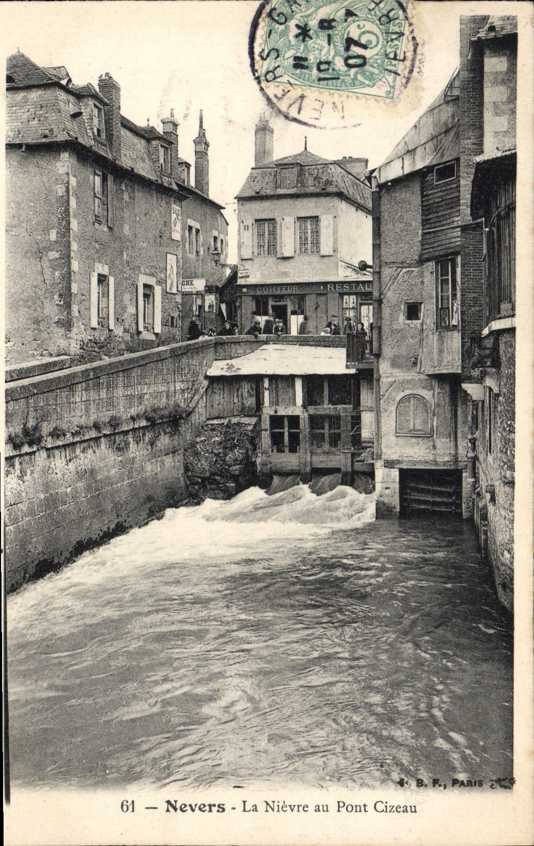 CPA Nevers La Nievre Au Pont Cizeau
