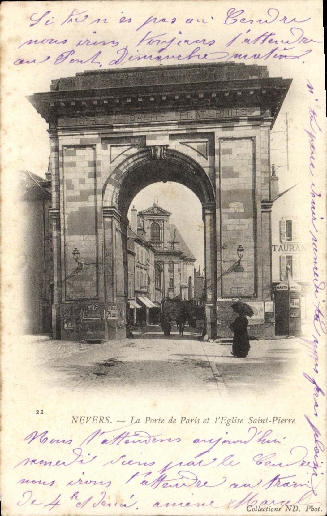 CPA Nevers La Porte De Paris Et I'Eglise Saint Pierre