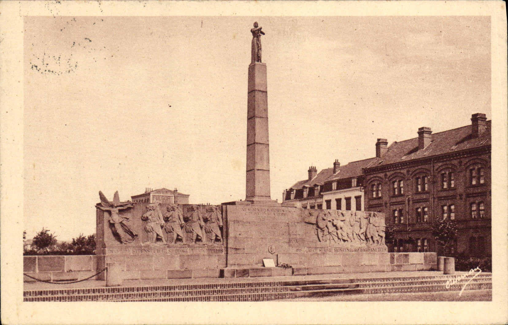 CPA Dunkerque Le Monument Des Fusillers Marins