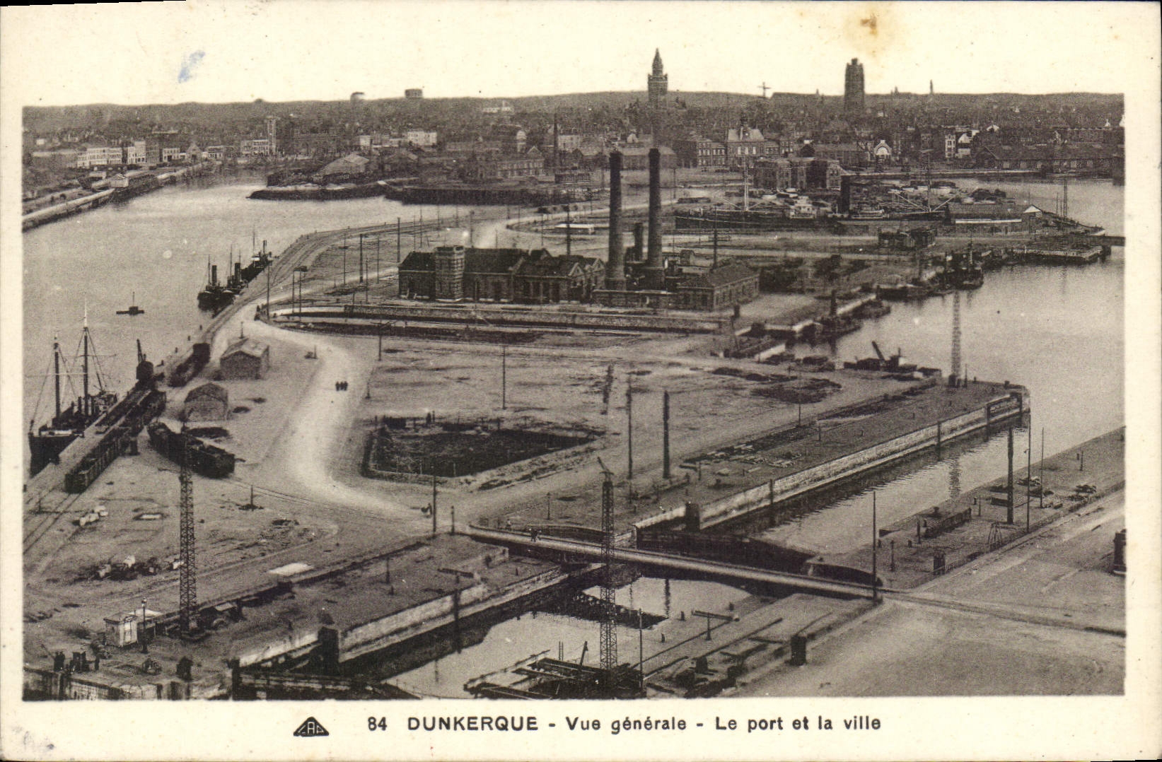 CPA Dunkerque Vue Generale Le Port Et La Ville