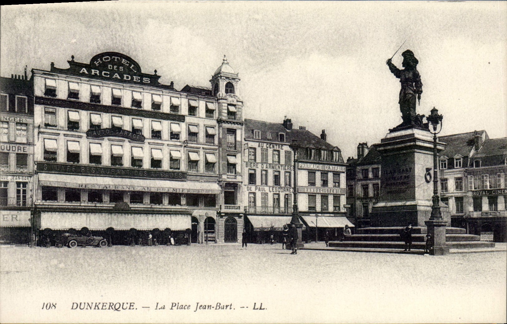 CPA Dunkerque La Place Jean Bart