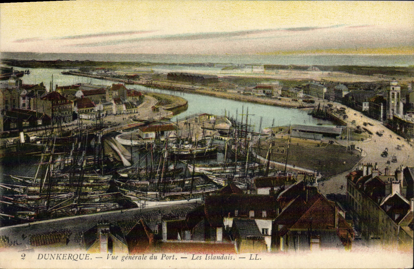 CPA Dunkerque Vue Generale Du Port Les Islandais
