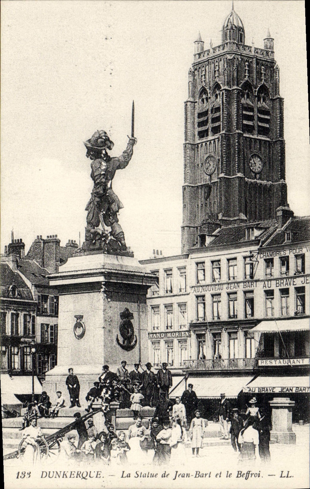 CPA Dunkerque La Statue De Jean Bart et le beffroi