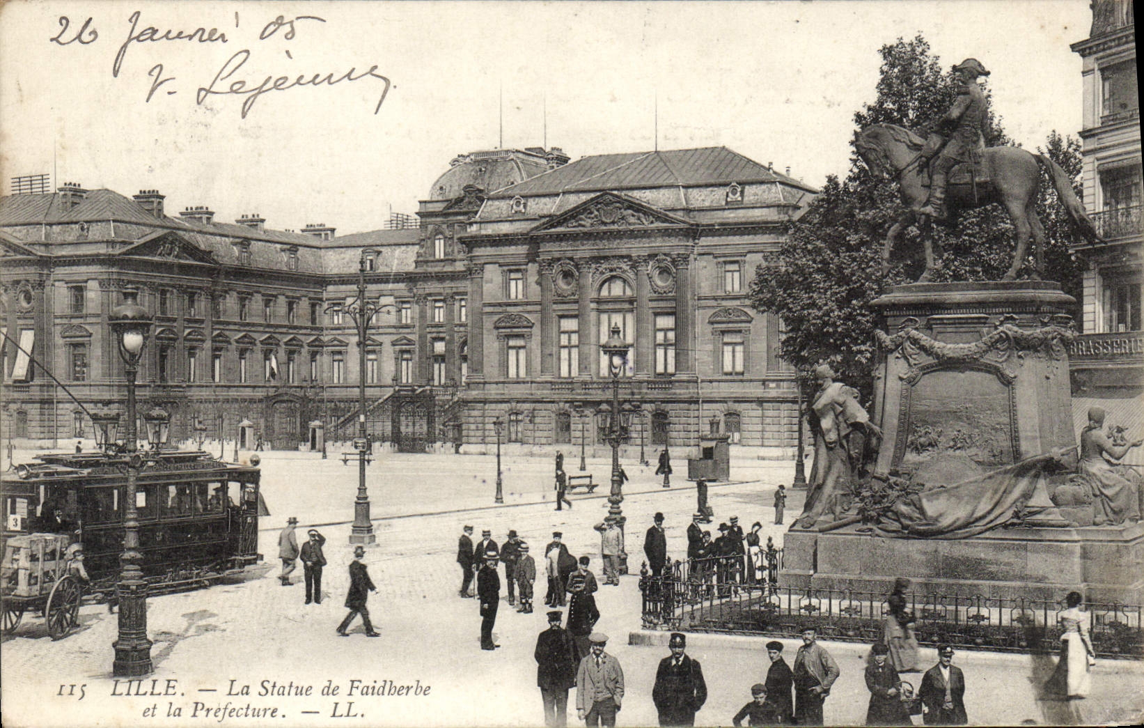 CPA Lille La Statue De Faidherbe la préfecture