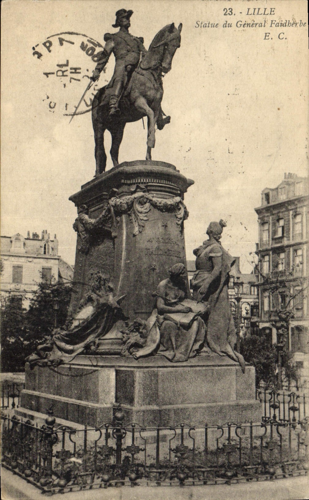 CPA Lille Statue Du General Faidherbe