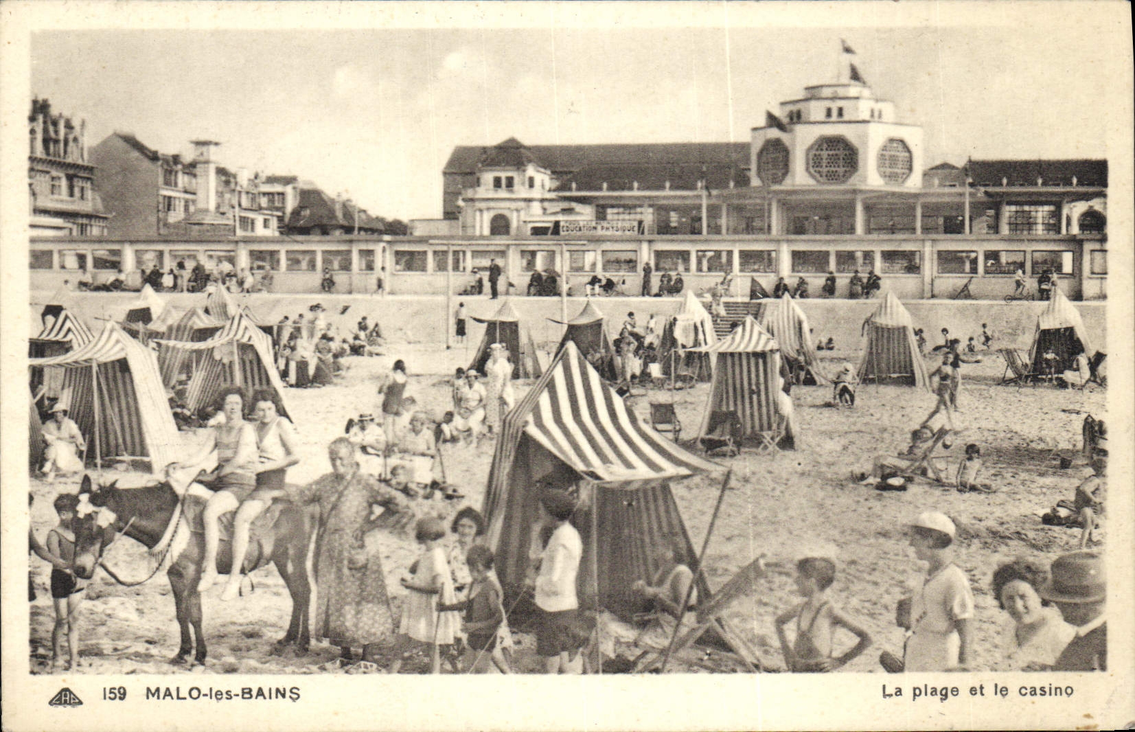 CPA Malo Les Bains La Plage Et Le Casino