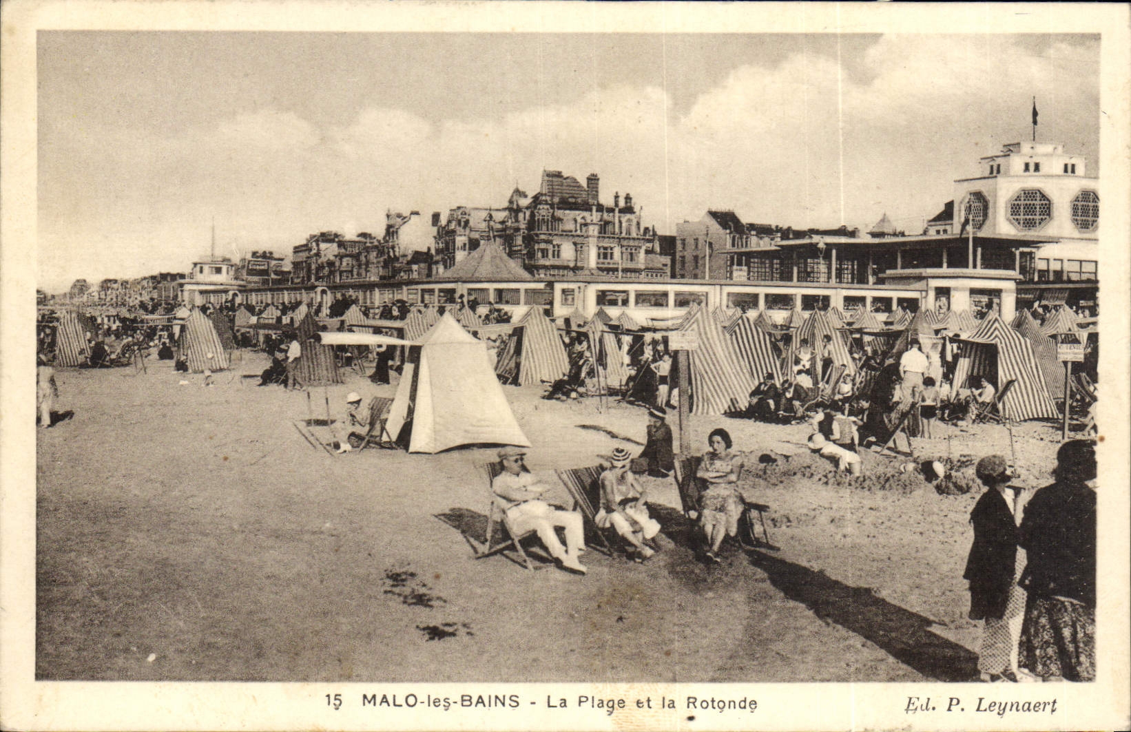 CPA Malo Les Bains La Plage Et La Rotonde