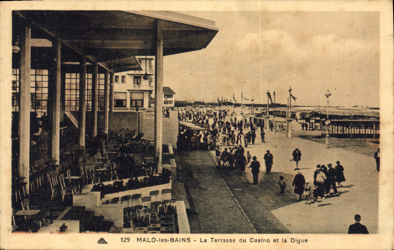 CPA Malo Les Bains La Terrasse Du Casino Et La Digue