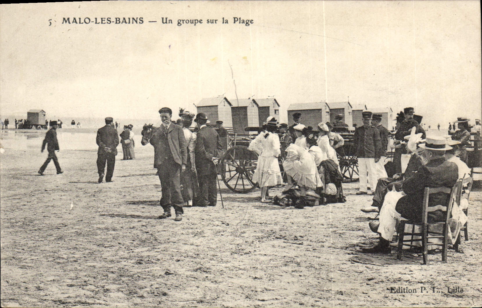 CPA Malo Les Bains Un Groupe Sur La Plage