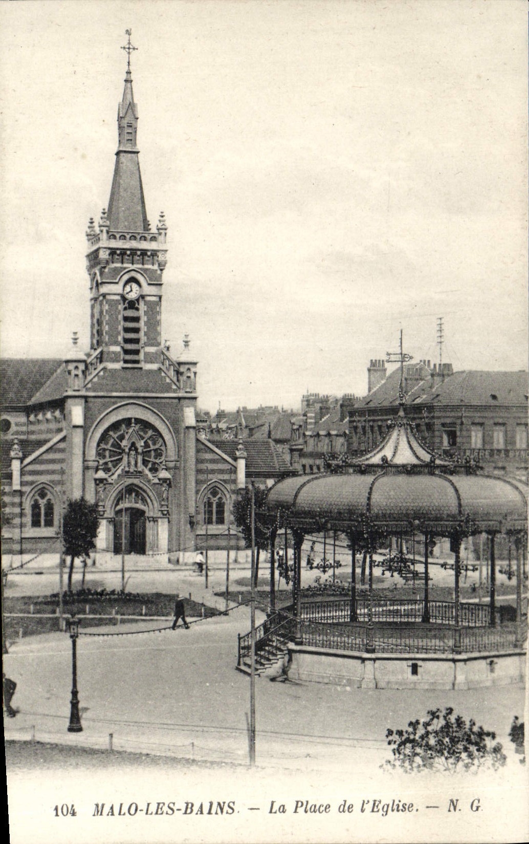 CPA Malo Les Bains La Place De I'Eglise