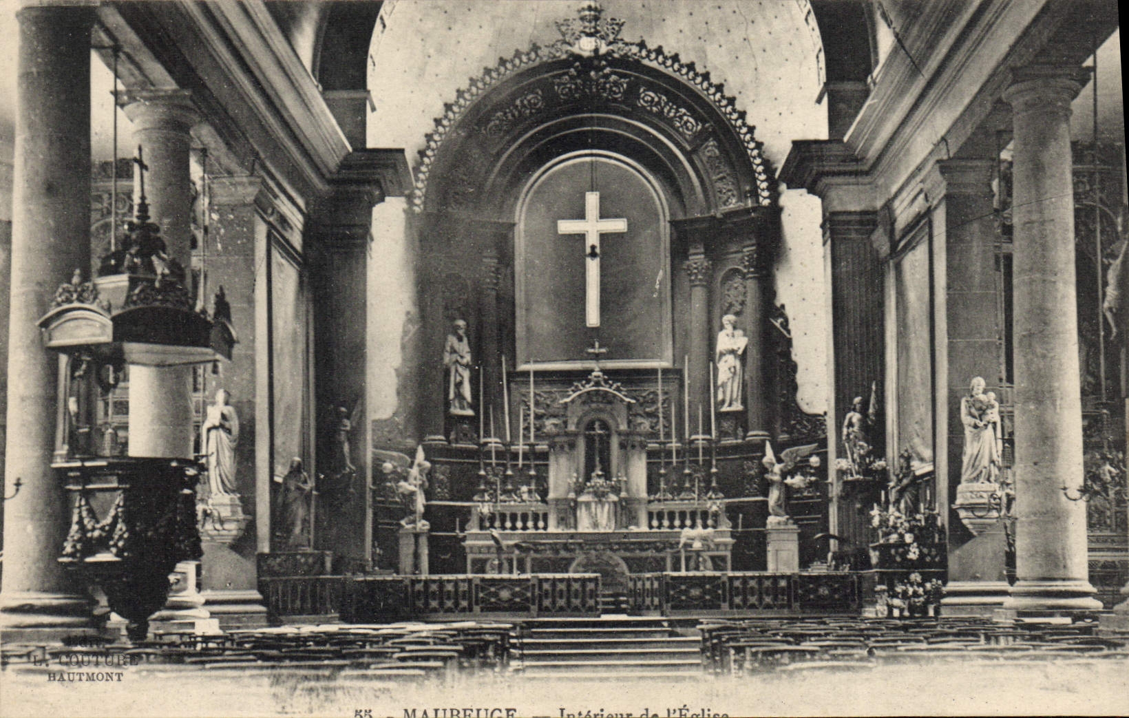 CPA Maubeuge Interieur De I'Eglise