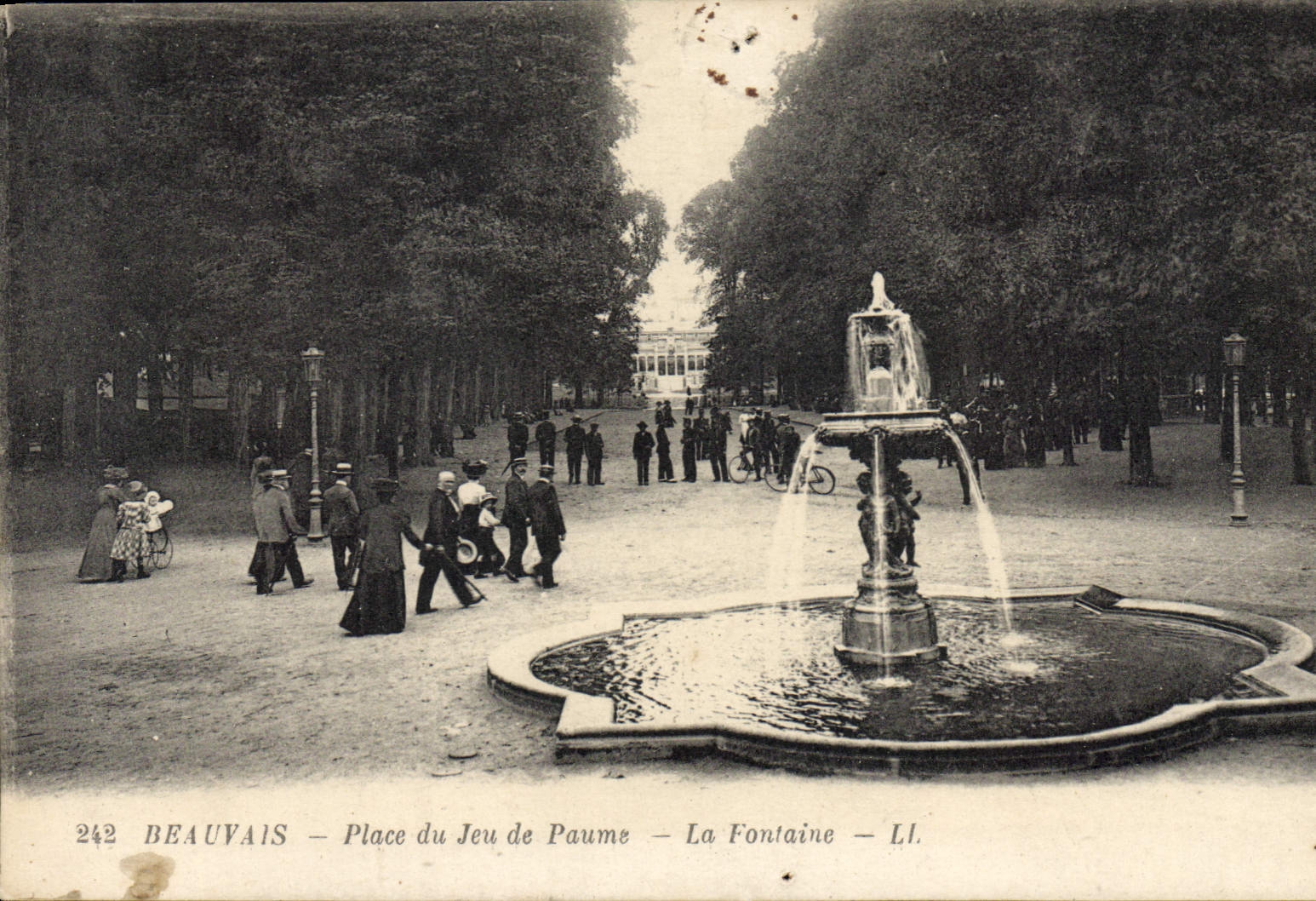 CPA Beauvais Place Du Jeu De Paume