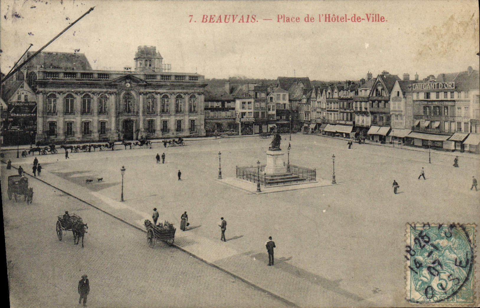 CPA Beauvais Place De I'Hotel De Ville