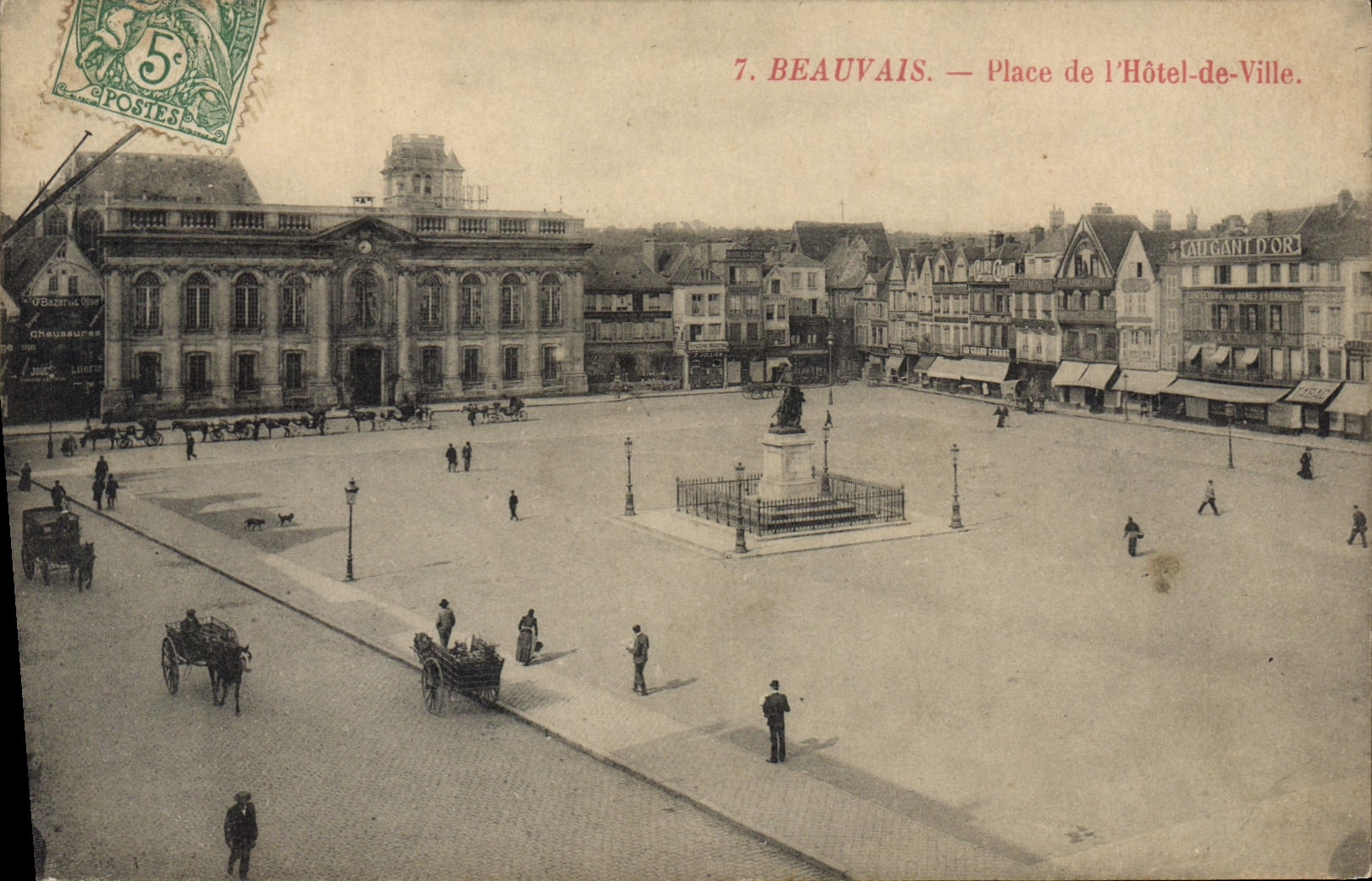 CPA Beauvais Place De I'Hotel De Ville