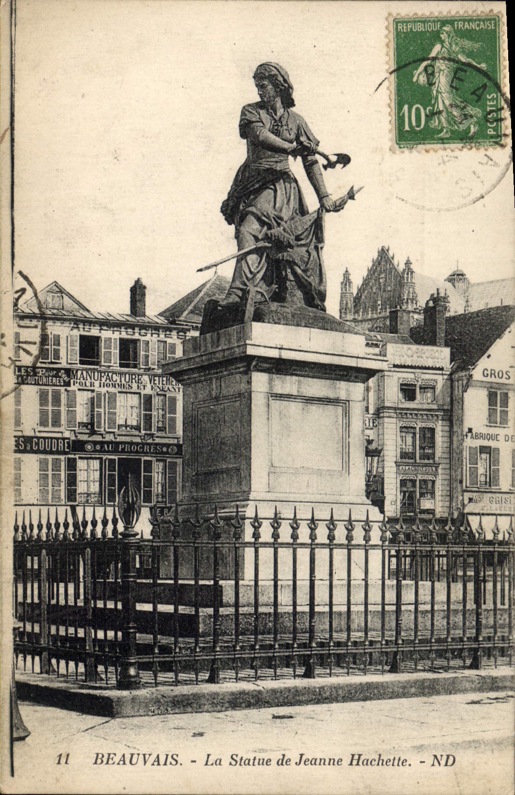 CPA Beauvais La Statue De Jeanne Hachette