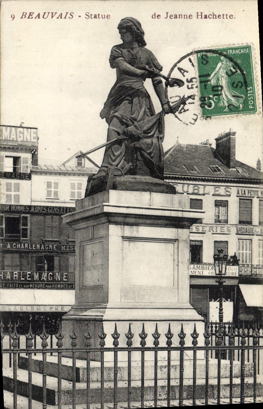CPA Beauvais Statue De Jeanne Hachette