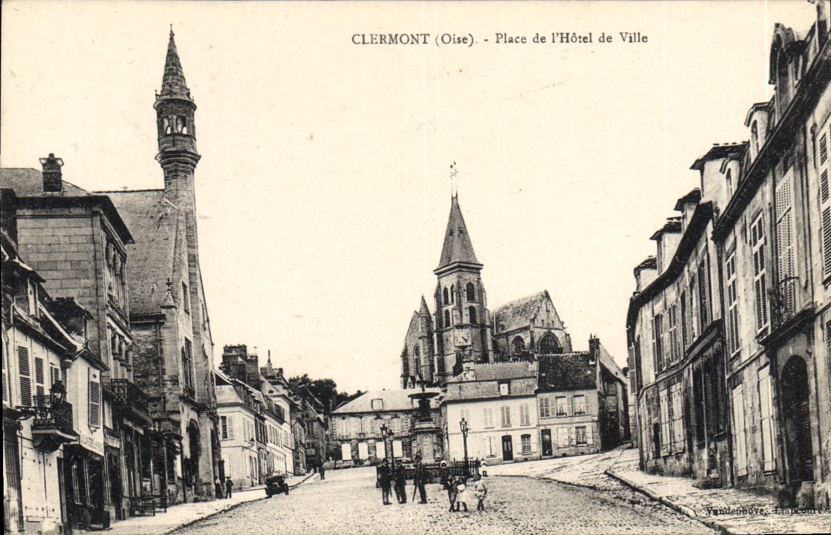CPA Clermont Place De I'Hotel De Ville