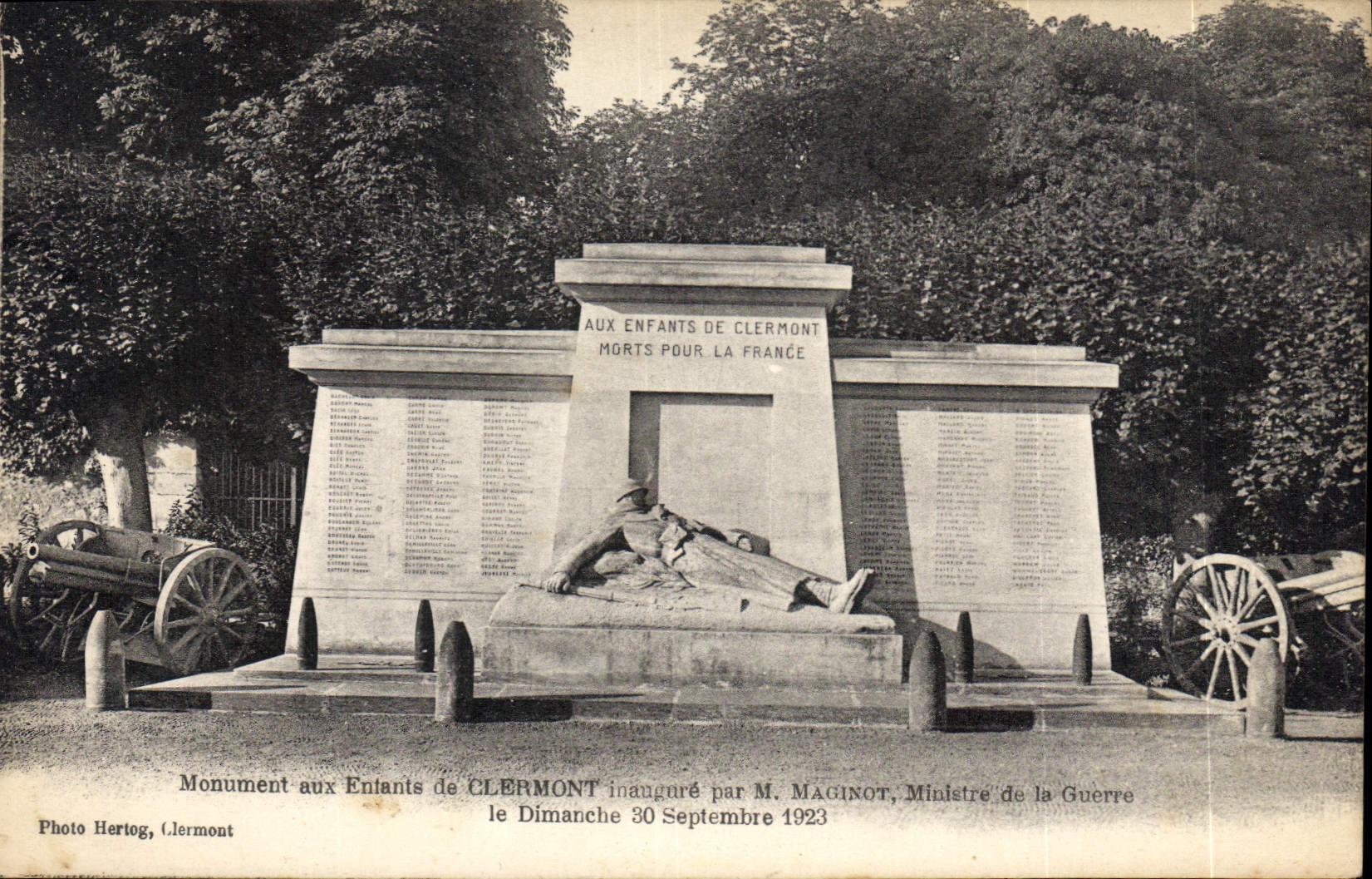 CPA Clermont monument aux enfants