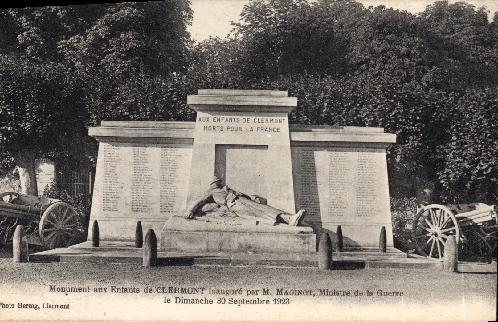CPA Clermont monument aux enfants