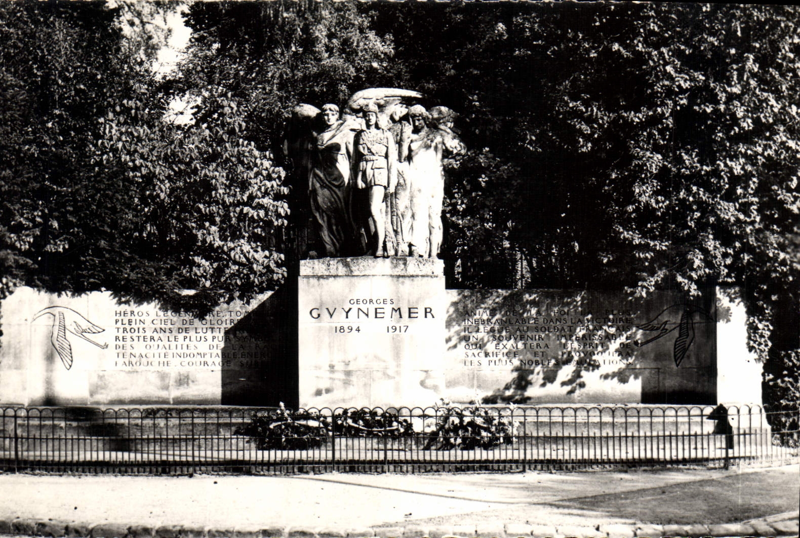 CPA Compiegne Le Monument Guynemer