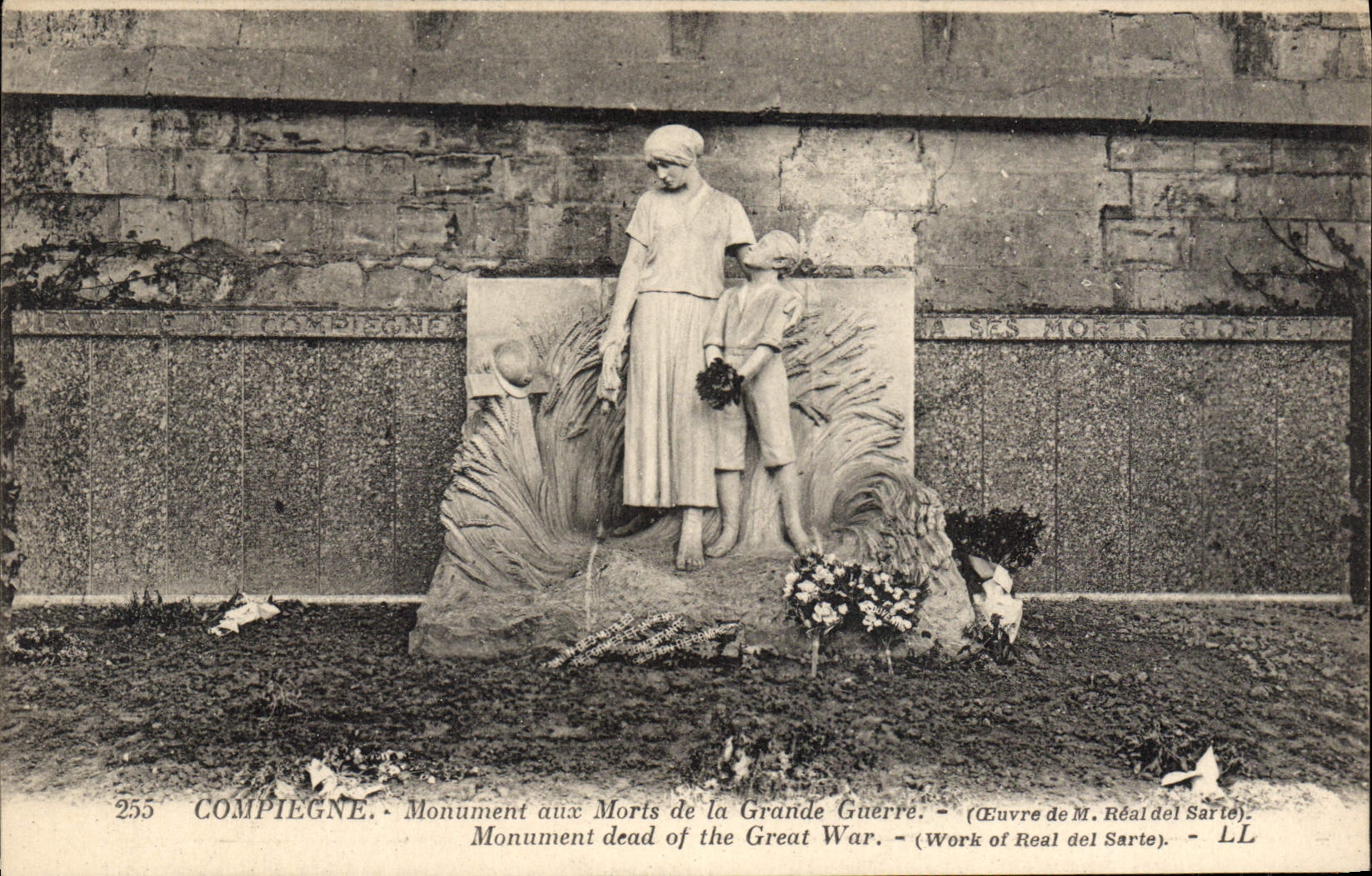 CPA Compiegne Monument Aux Morts De la Grande guerre