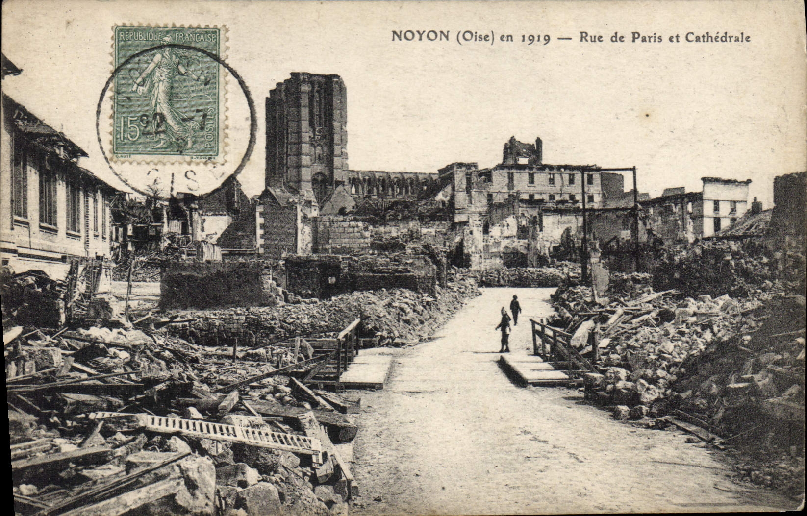 CPA Noyon Rue De Paris en 1919