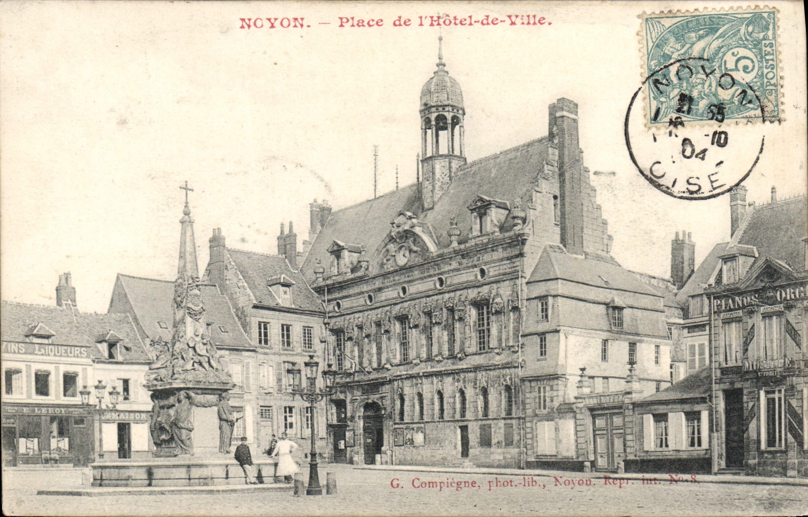 CPA Noyon Place De I'Hotel De Ville
