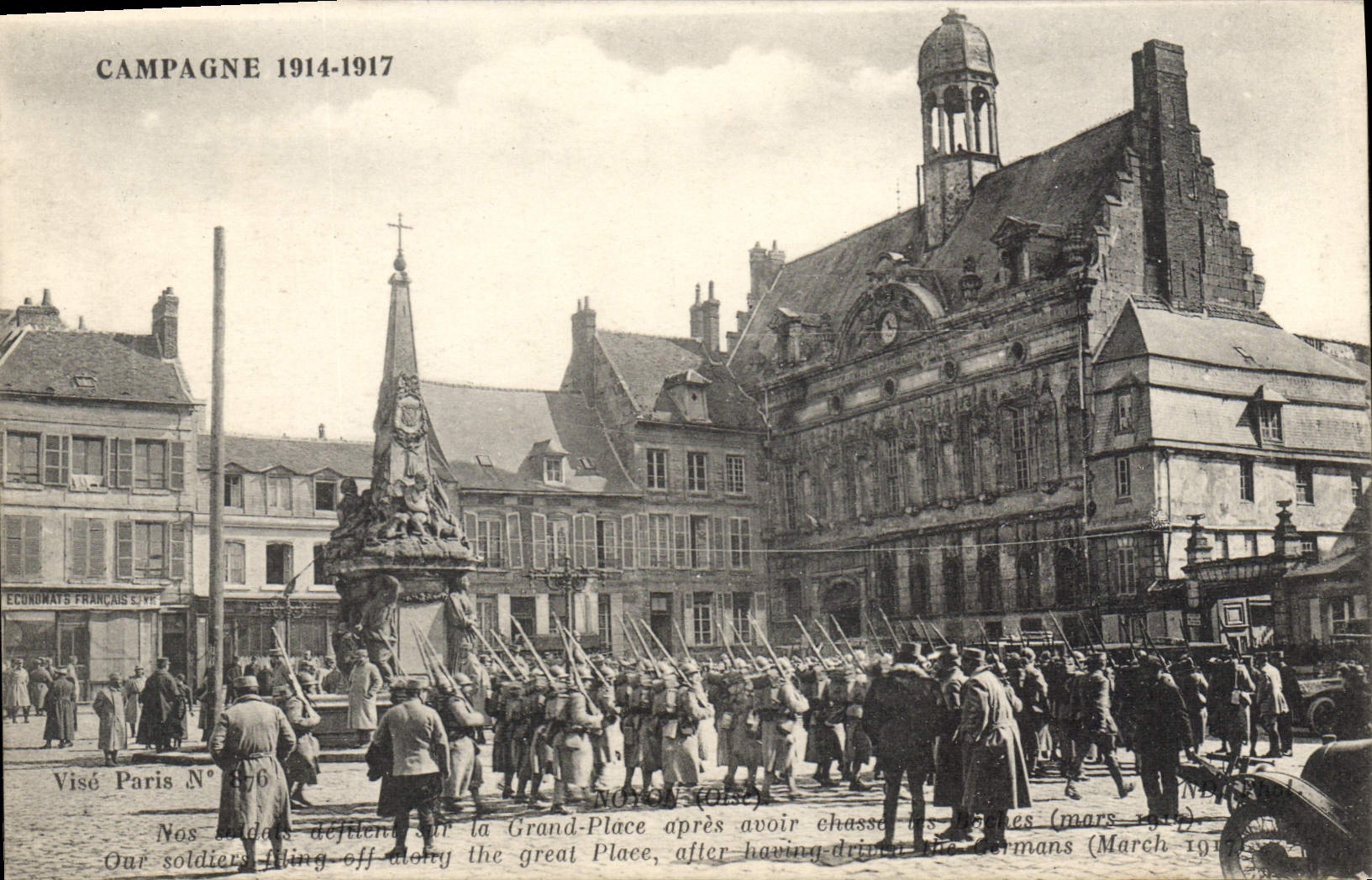 CPA Noyon grand-Place Apres le départ des boches mars 1917