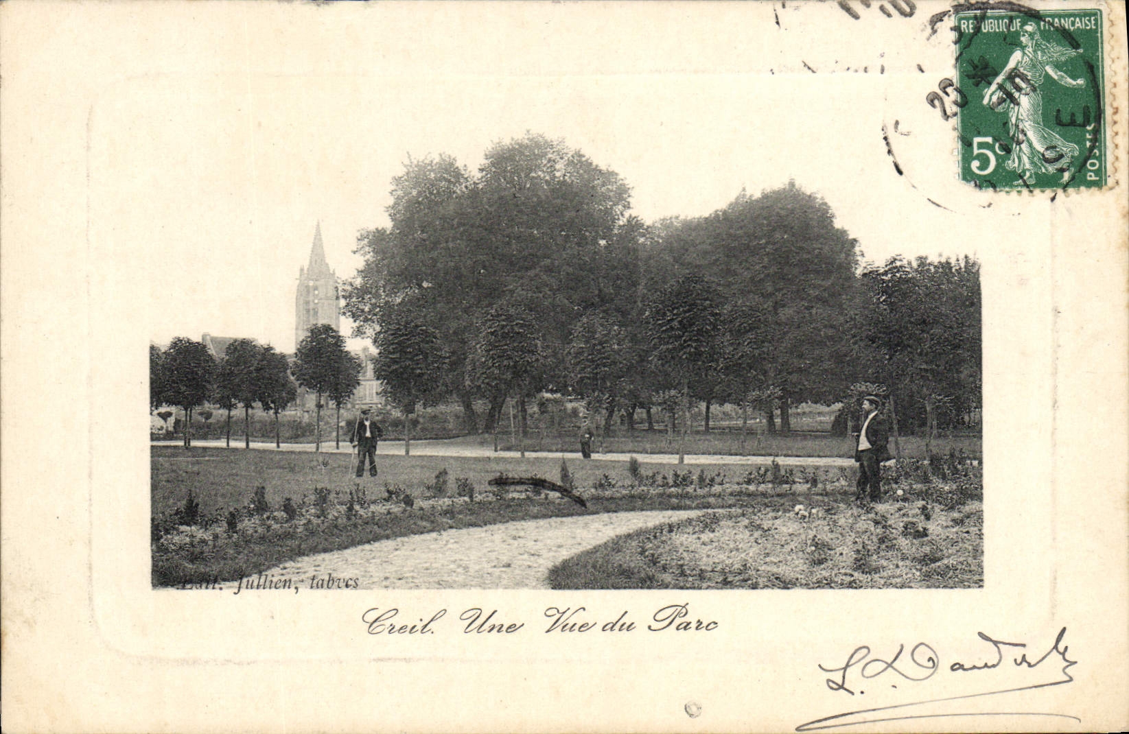 CPA Creil Une Vue Du Parc