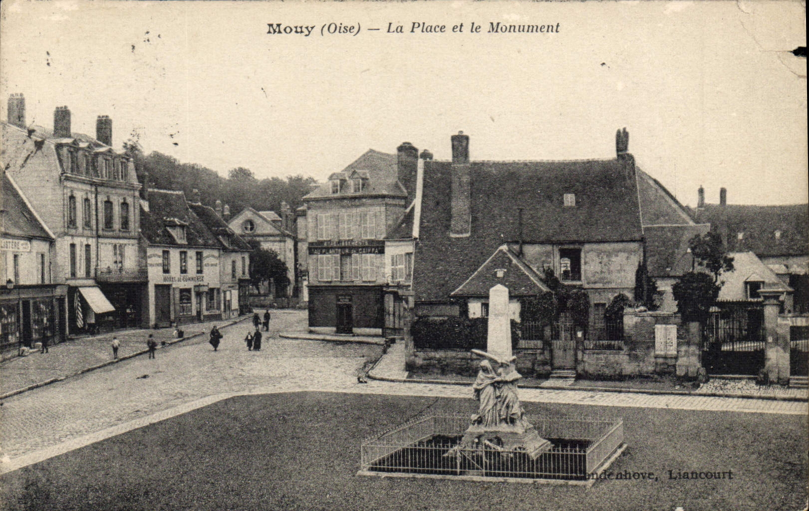 CPA Mouy La Place Et Le Monument