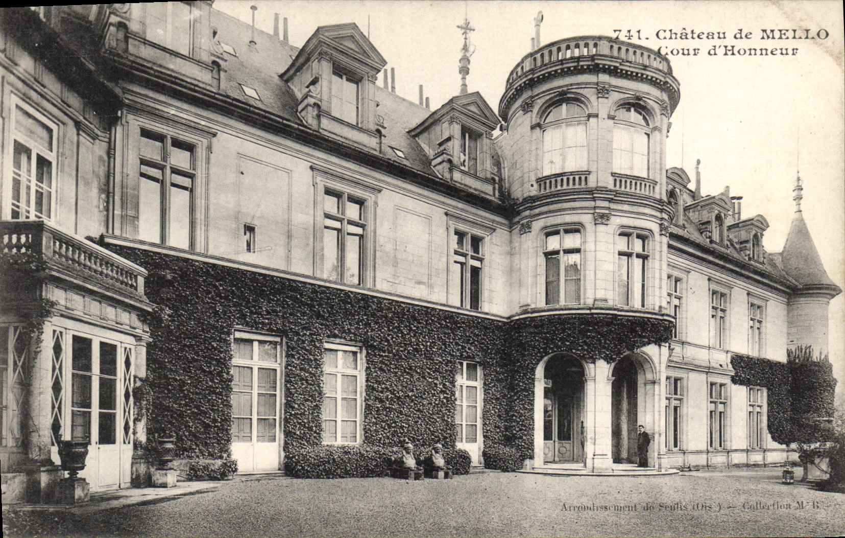 CPA Chateau De Mello Cour D'Honneur