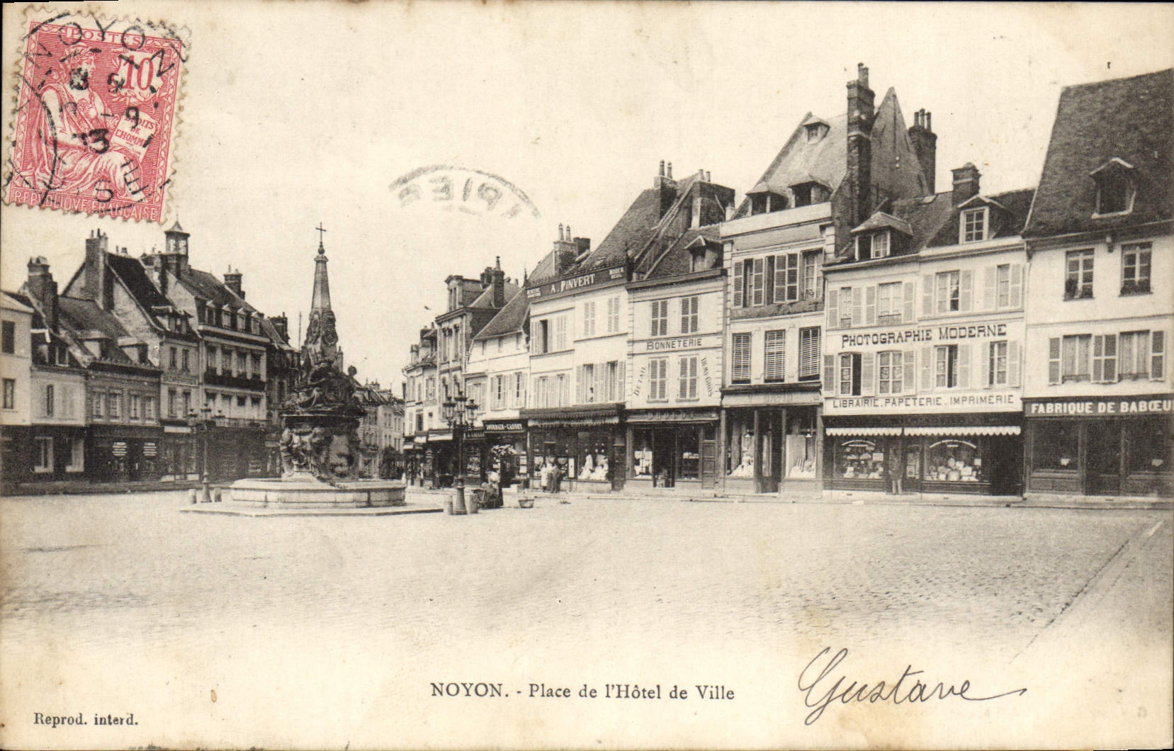 CPA Noyon Place De I'Hotel De Ville