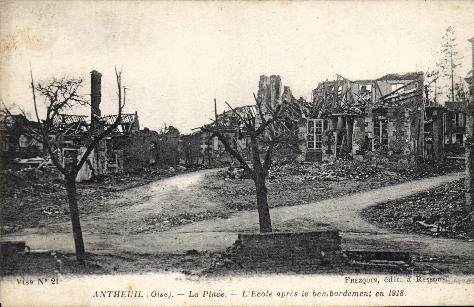 CPA Antheuil La Place L'Ecole Apres les bombardements de 1918