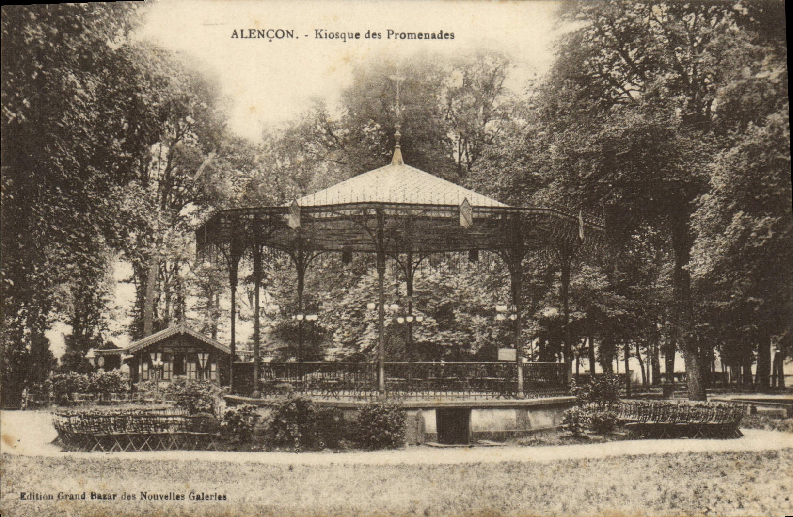 CPA Alencon Kiosque Des Promenades